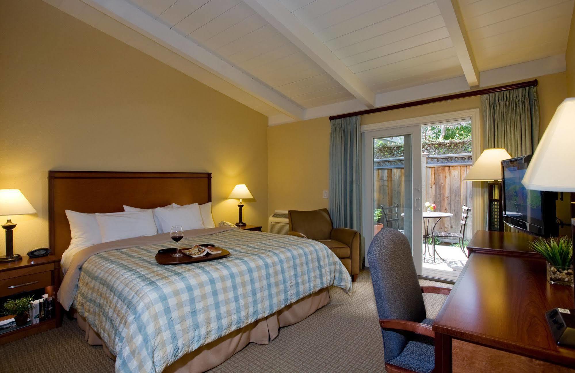 Hotel The 3*